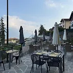 Lake Como Hostel Хостел