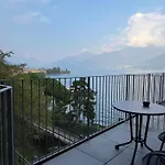 Lake Como Hostel Хостел *