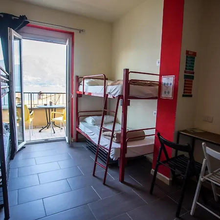 Lake Como Hostel Хостел