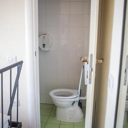 Lake Como Hostel מנאג'יו