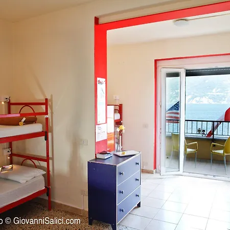 אכסניה Lake Como Hostel מנאג'יו