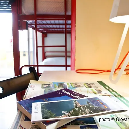 Lake Como Hostel אכסניה *