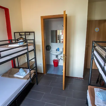 Vandrerhjem Lake Como Hostel