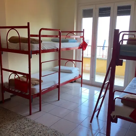 Lake Como Hostel * Menaggio