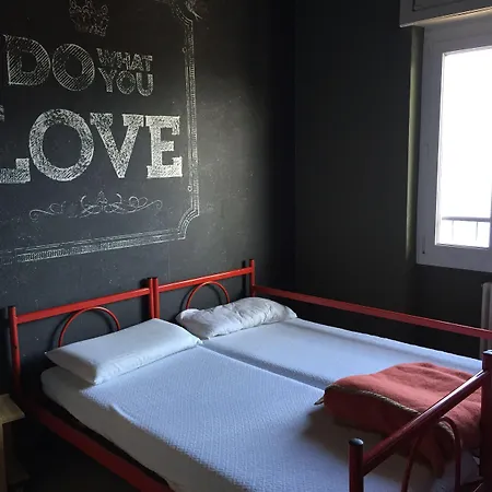 Lake Como Hostel Albergue