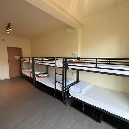 Albergue Lake Como Hostel *