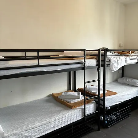 Lake Como Hostel Vandrarhem *