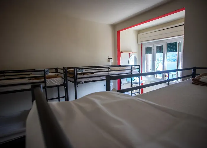 Albergue Lake Como Hostel *