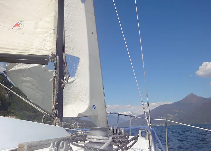 Lake Como Hostel Хостел *