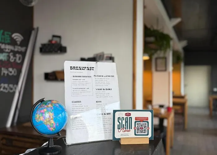 Albergue Lake Como Hostel *