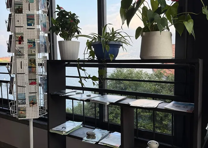 Lake Como Hostel *