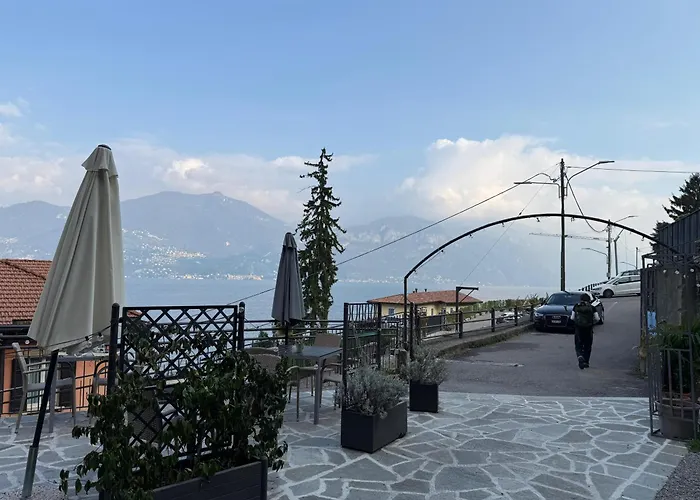 Lake Como Hostel Хостел