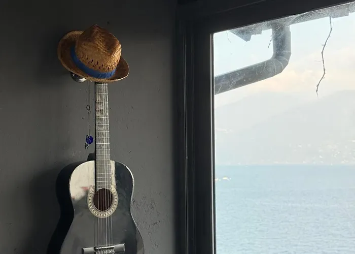 Lake Como Hostel Менаджо