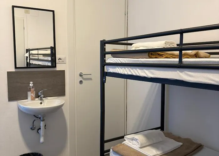 Albergue Lake Como Hostel