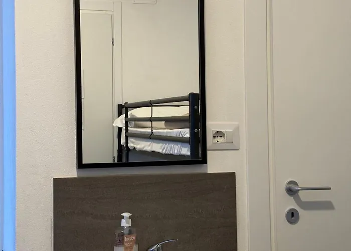 Lake Como Hostel Albergue *