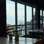 Lake Como Hostel * Менаджо