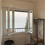 Lake Como Hostel Хостел *