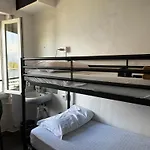 Lake Como Hostel Менаджо